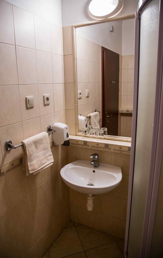 Penzion FIT - Contactless check in Zvolen Esterno foto